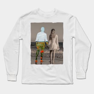 Cool couple silhouette on beach Long Sleeve T-Shirt